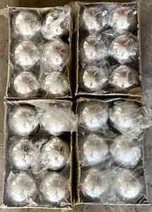 G - Christmas Ornaments - 24 Large Silver Plastic