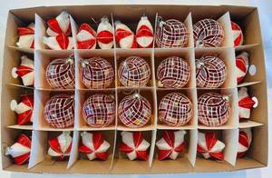 LR - Red & White Christmas Ornaments (Lot of 16)