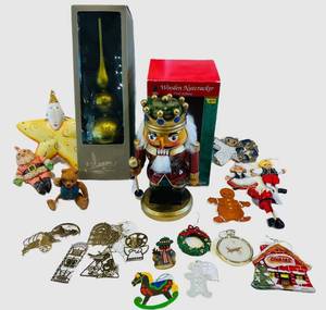 DR - Seasons of Cannon Falls 9-Inch Nutcracker with Christmas Ornaments