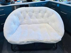 LR - Two-Seat Fuzzy Chair