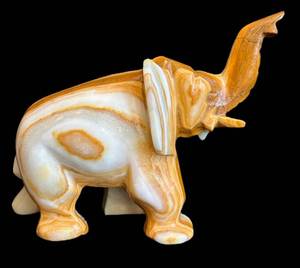 DR - Onyx Stone Elephant Sculpture - Natural Banding