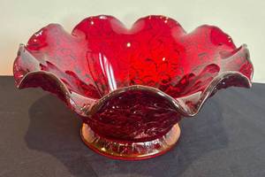 DR - Vintage Westmoreland Ruby Red Maple Leaf Pattern Bowl