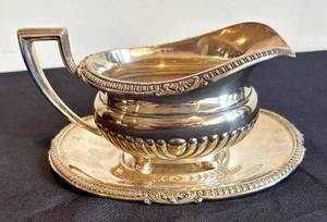 DR - Vintage Reed & Barton Sulgrave Manor Silver-Plated Gravy Boat with Under Plate