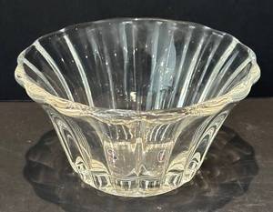 DR - Vintage Heisey Fluted Edged Glass Bowl