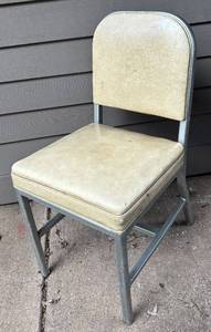 BY - Charming Vintage Chair