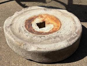 BY - Vintage Stone Wheel
