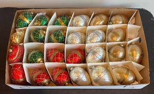 FC - 25 Gorgeous and Glittery Christmas Ornaments