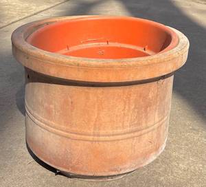 FY - Caratera Planter  - Terracotta Garden Pot