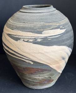 LR - Richard Bresnahan Vase - Earthy CreamGrayBrown Slipware