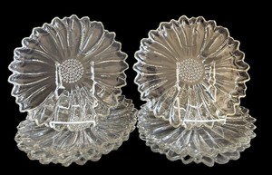 LR - Vintage Hazel Atlas Sunflower Pattern Clear Glass Plates - 8 Pc Set