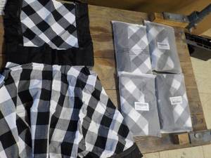 5 BlackWhite Aprons...