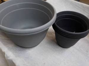 6 Plant Pots - 2 sizes...
