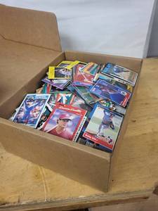 Donruss Baseball Cards - Vintage Assorted Players in Box