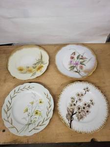 Plates - Vintage Floral Porcelain with Gold Rim (Lot of 4)