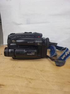 Sony CCD-TR9 Video 8 Handycam with 10x Optical Zoom