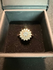 Cluster Halo Flower Ring White Metal Clear Stones Size 9 4.8g