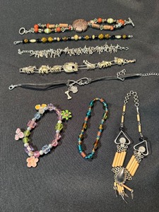 Mixed Costume Jewelry Lot 8 Bracelets & Necklace Beaded Charm Fashion