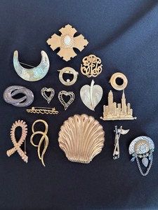 Vintage Costume Jewelry Brooch Pin Lot 14 Gold Tone Mixed Designs