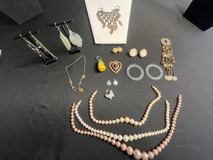 Vintage Pearl (unverified) Necklace Set With Heart Pendant & Leaf Earrings - Assorted Jewelry Collection