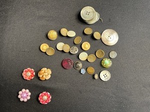 Vintage Button Collection - Floral Brass Buttons, Cameo Cabochons & Pearl Discs