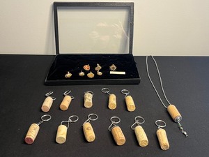 Bird Nests Pendants & Cork Key Chains Jewelry Set - Wire-Wrapped Nest Pendants in Display Case