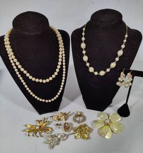 Pretty Pearl Assortment of Vintage Jewelry