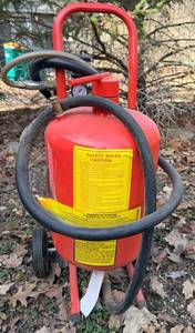 Portable Sandblaster Pot with Pressure Gauge & Hoses - 38 Inlet