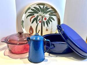Colonial Accents Palm Tree Plate & Blue Enamel Cookware Set - Vision 5L Pink Casserole