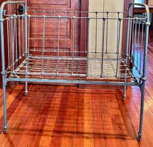 Vintage Iron Crib Frame &amp Rails - with Wheels&nbsp