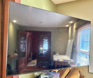 Samsung 55-Inch TV with Wall Mount & Remote