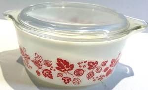 Pyrex Glass Casserole Dish with Lid - Red Berry Pattern - Oven Safe - Gooseberry Pattern