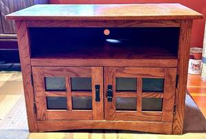 M. Madera MTV 400 Cabinet TV Console & Glass Doors