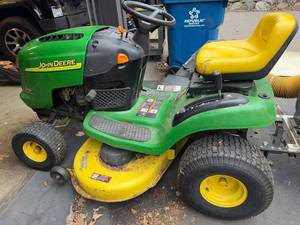 John Deere L110 Automatic Lawn Tractor - Kohler Command