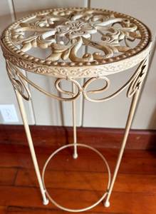 Vintage Plant Stand - Iron Floral Openwork Top - Antique White