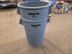 (2) Rubbermaid Brute 55 Gallon Tras...