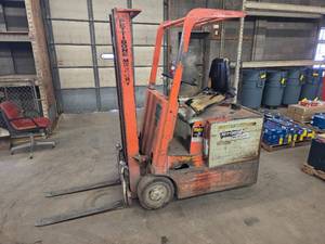 Pettibone Mercury Electric Forklift...
