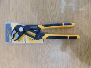 DEWALT 12 in. V-Groove Jaw Pushlock Plier