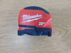 Milwaukee 25 Autolock Tape Measure