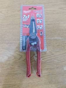 Milwaukee 9 in. 7-in-1 High Leverage Combination Wire StripperCutter Pliers