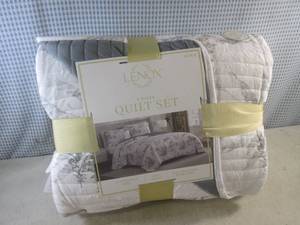 (EW6) Lenox King Size 3-Piece Quilt...