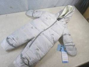 (RCK) Carters Baby Snowsuit Size 6...