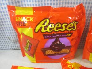 (B-1) 5 Snack Size Bags of Reeses C...