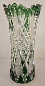 Emerald Green Diamond-Cut Crystal Vase with Scalloped Rim