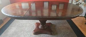 Bernhardt Round Dining Table Pedestal - Carved Edge, Model 340-272