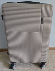 Benzi Tan Hard-Side Suitcase - 15 x 22 in - 4-Wheel Spinner Luggage