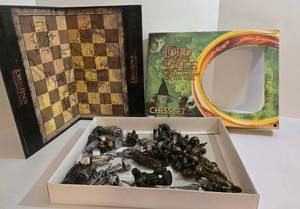 Lord of the Rings Chess Set - The Fellowship of the Ring, 32 Metal Pieces