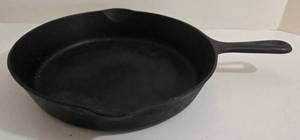 Vintage Griswold 10-Inch Cast Iron Fry Pan - Erie, PA