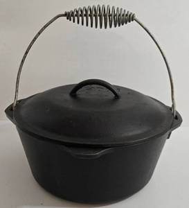 Lodge Cast Iron #10 Dutch Oven with Lid
