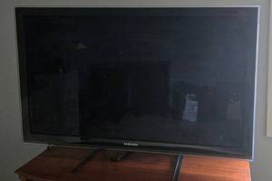 Samsung LN46C670M1F 46-Inch LCD TV - Remote Included