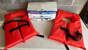 Seasense Boat Cover Model A 50010014 for 14-16 Hulls Trailerable  Two Safety Life Jackets